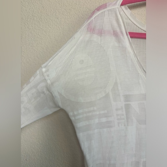 HTF Lululemon Flip Your Dog Top in White Exploded Manifesto Pop Block L/XL - Picture 6 of 9